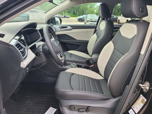 New 2025 Volkswagen Taos SEL image 13