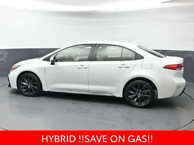 Certified 2025 Toyota Corolla SE w/ Convenience Package FWD image 4