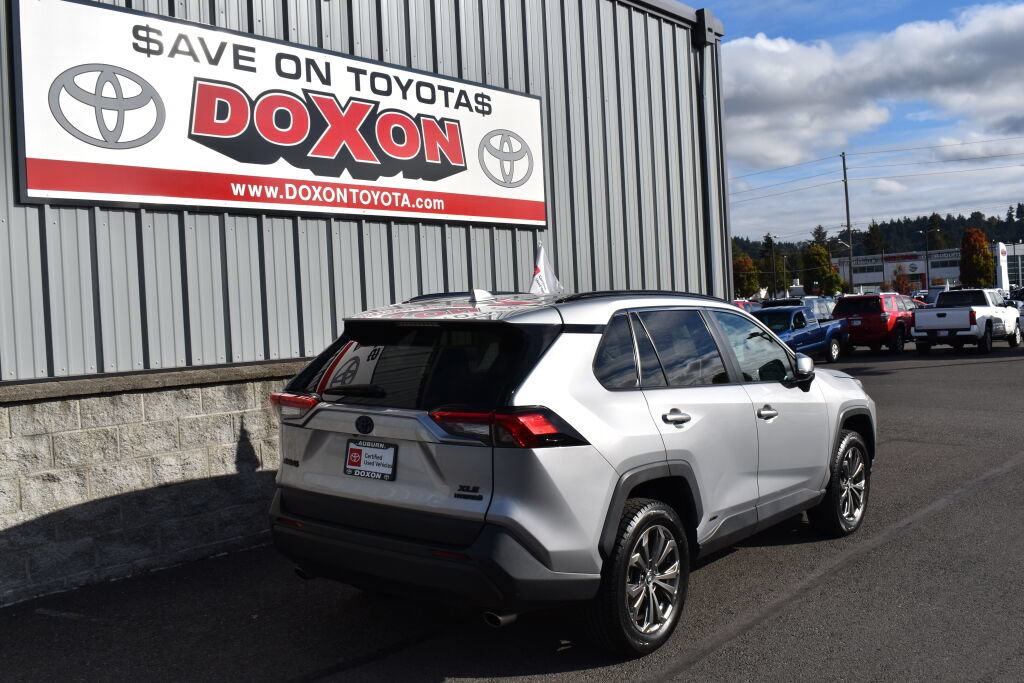 Certified 2022 Toyota RAV4 XLE Premium AWD/4WD image 5