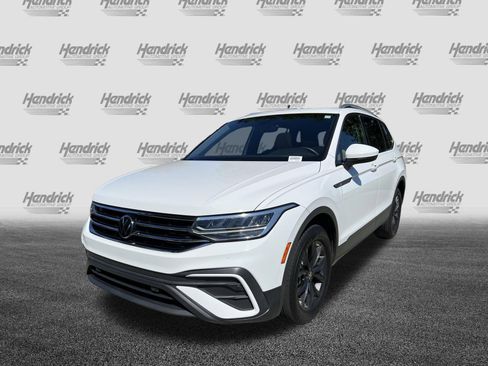 Used 2022 Volkswagen Tiguan SE w/ Panoramic Sunroof Package AWD/4WD image 6