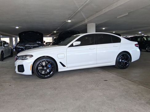 Used 2021 BMW 530e w/ M Sport Package image 11