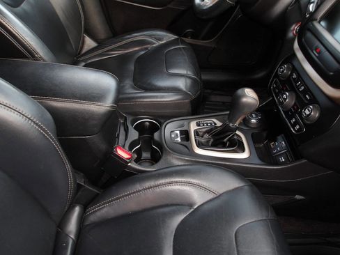 Used 2016 Jeep Cherokee Limited image 21