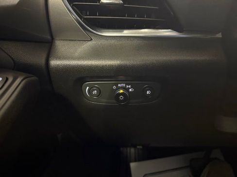 Used 2018 Chevrolet Traverse LT image 14