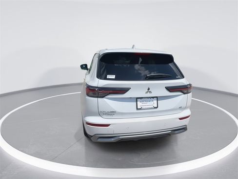 New 2025 Mitsubishi Outlander SE image 7
