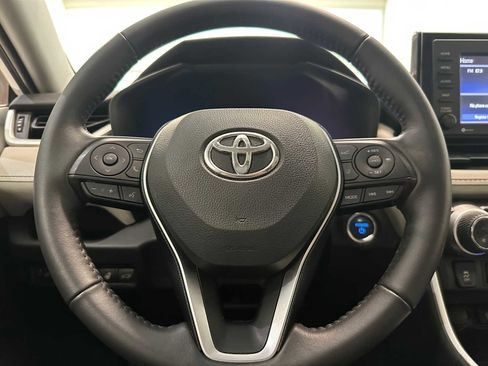 Certified 2020 Toyota RAV4 XLE w/ Convenience Package AWD/4WD image 17
