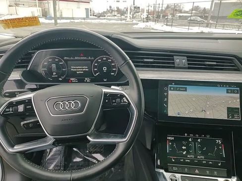 Used 2021 Audi e-tron Premium w/ Convenience Plus Package image 27