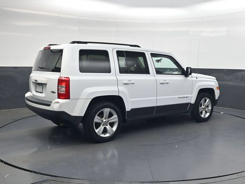 Used 2015 Jeep Patriot Latitude FWD image 4