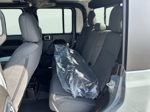New 2026 Jeep Gladiator Sport AWD/4WD image 10