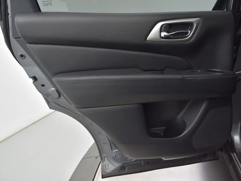 Used 2017 Nissan Pathfinder SV AWD/4WD image 33