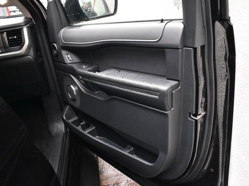 Used 2024 Ford Expedition XLT image 32