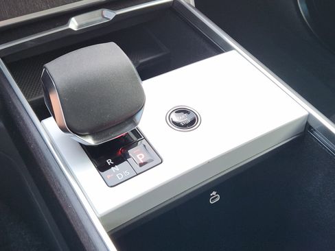 New 2025 Land Rover Range Rover SE image 19