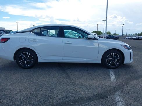 Used 2024 Nissan Sentra SV FWD image 2