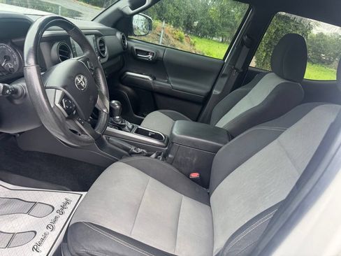 Used 2021 Toyota Tacoma TRD Off-Road w/ Technology Package RWD image 18