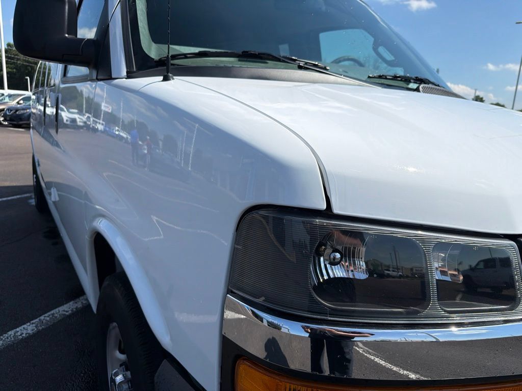 Used 2025 Chevrolet Express 3500 LT w/ LT Preferred Equipment Group RWD image 13