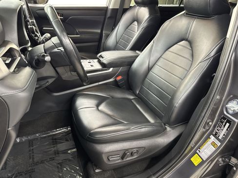 Used 2023 Toyota Highlander XLE FWD image 25