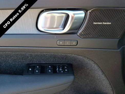 Certified 2023 Volvo XC40 B5 Ultimate w/ Climate Package AWD/4WD image 15