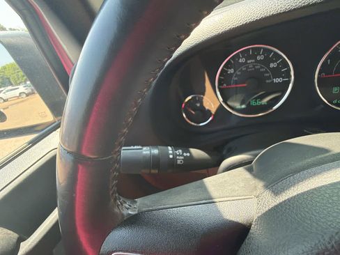 Used 2013 Jeep Wrangler Unlimited Sahara AWD/4WD image 25