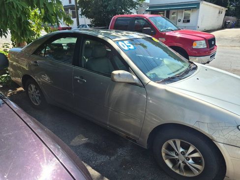 Used 2005 Toyota Camry LE FWD image 4