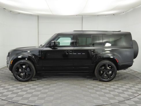 New 2026 Land Rover Defender 130 X-Dynamic SE image 8