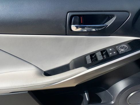 Used 2016 Lexus IS 300 AWD image 12