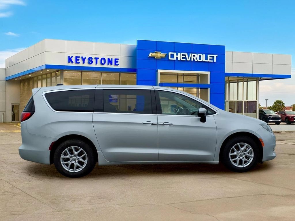 Used 2023 Chrysler Voyager LX FWD image 8