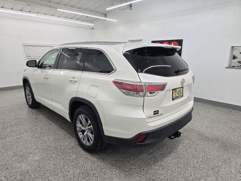 Used 2015 Toyota Highlander XLE FWD image 4