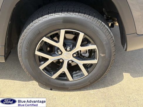 Used 2025 Jeep Grand Cherokee Limited w/ Trailer Tow Package RWD image 7