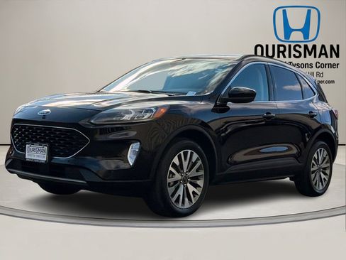 Used 2022 Ford Escape Titanium image 2