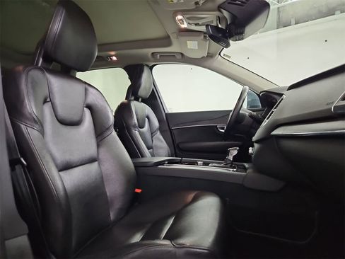 Used 2020 Volvo XC90 T6 Momentum image 23