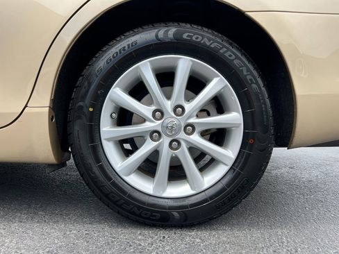 Used 2011 Toyota Camry XLE FWD image 29