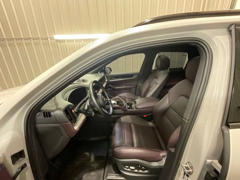 Used 2024 Porsche Cayenne AWD/4WD image 8