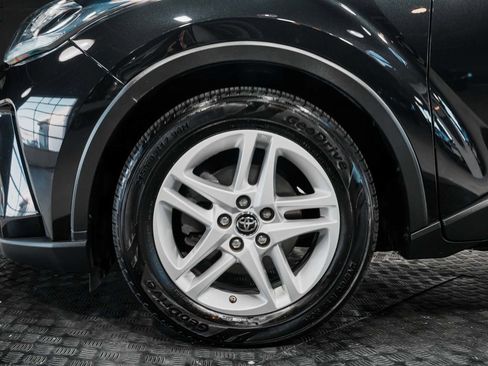 Used 2021 Toyota C-HR LE image 9