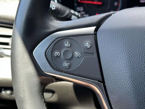 Used 2023 Chevrolet Traverse LT FWD image 18