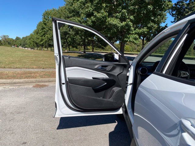 Used 2026 Chevrolet Trax LT w/ Sunroof Package FWD image 12