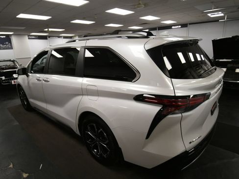 Used 2026 Toyota Sienna Platinum AWD/4WD image 5
