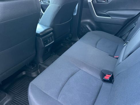 Used 2022 Toyota RAV4 LE image 12