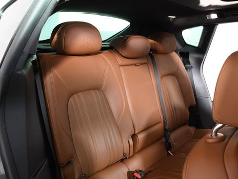 Used 2021 Maserati Levante S image 23