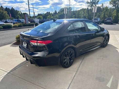 Used 2023 Toyota Corolla SE FWD image 3