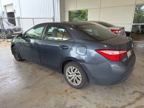 Used 2018 Toyota Corolla LE FWD image 2