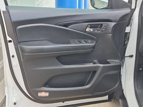 Used 2022 Honda Pilot Touring image 12