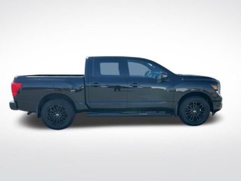 Used 2018 Nissan Titan SV w/ SV Convenience Package image 8