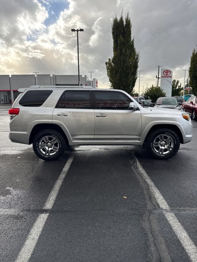 Used 2012 Toyota 4Runner Limited AWD/4WD image 4