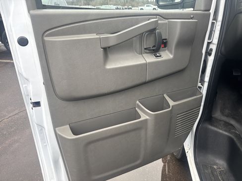 Used 2022 Chevrolet Express 2500 Work Van Full-size Cargo Van w/ Driver Convenience Package image 15