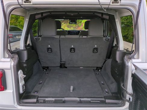 Used 2024 Jeep Wrangler Sahara image 13