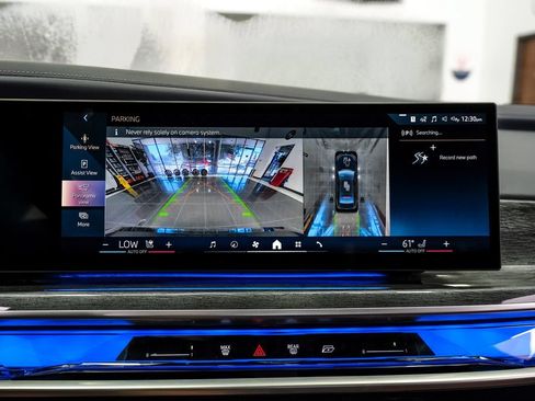 Used 2023 BMW i7 xDrive60 AWD/4WD image 22