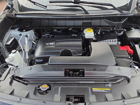 Used 2023 Nissan Pathfinder Platinum image 40