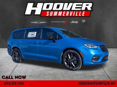 New 2026 Chrysler Pacifica Select