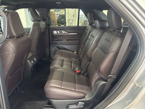 Used 2025 Ford Explorer Platinum image 10
