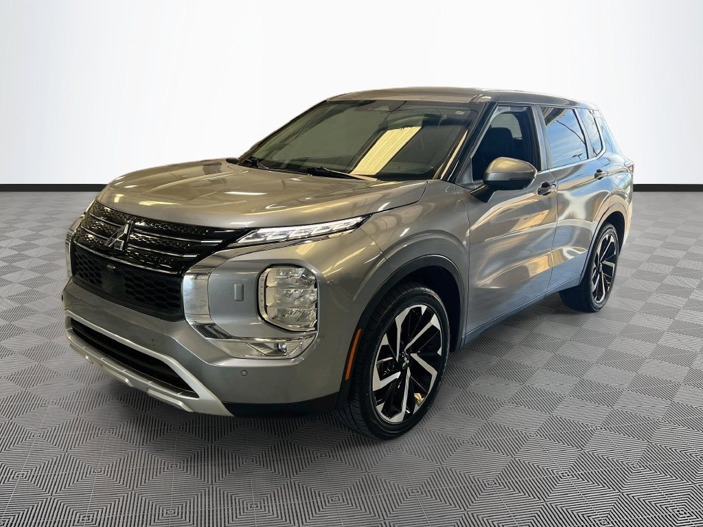 Used 2024 Mitsubishi Outlander SE AWD/4WD image 3