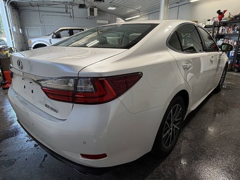 Used 2017 Lexus ES 350 w/ Premium Package FWD image 5